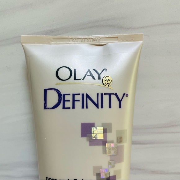Olay Definity Pore Redefining Scrub- 5fl-Never Used- Rare and Discontinued - Picture 3 of 7